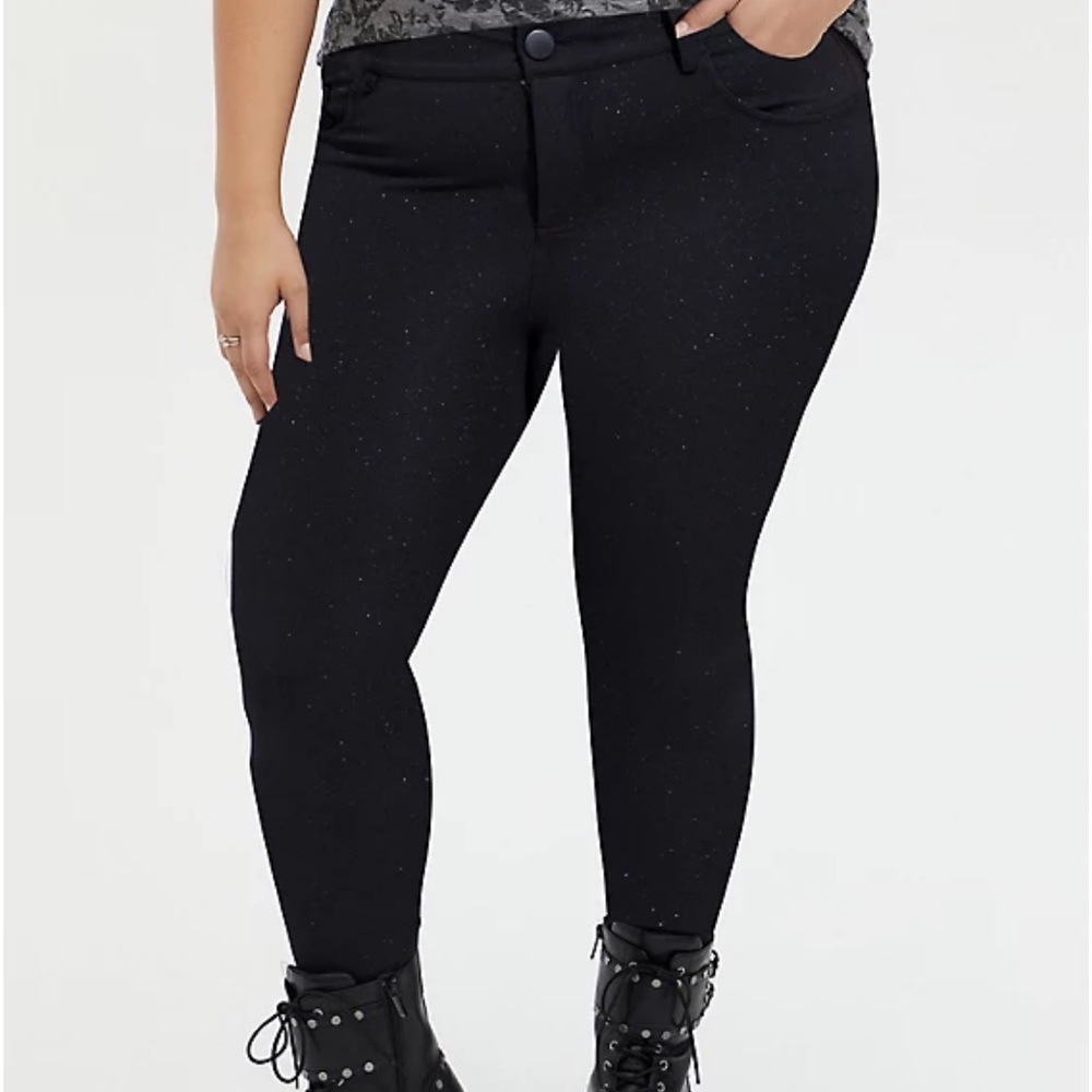 NWT Torrid Bombshell Premium Ponte Skinny Pants